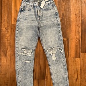 American Eagle Mom Straight Jean